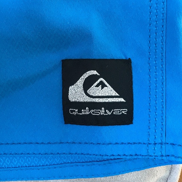 MENS QUICKSILVER BLUE BOARD SHORTS - SIZE 32 - Picture 7 of 9
